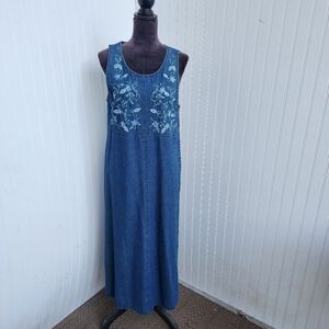 VTG Erika & Co Denim Maxi Dress Women’s Blue Embroidered Sleveless Side Button S